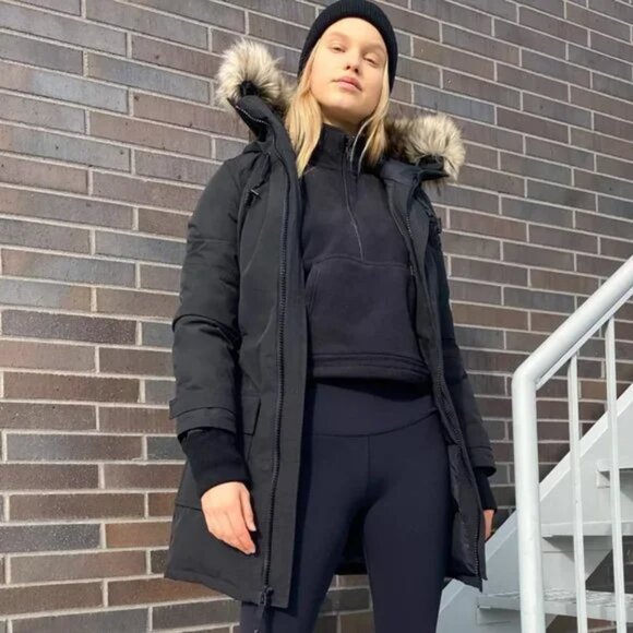 Aritzia TNA Bancroft Parka in Black - Picture 2 of 8